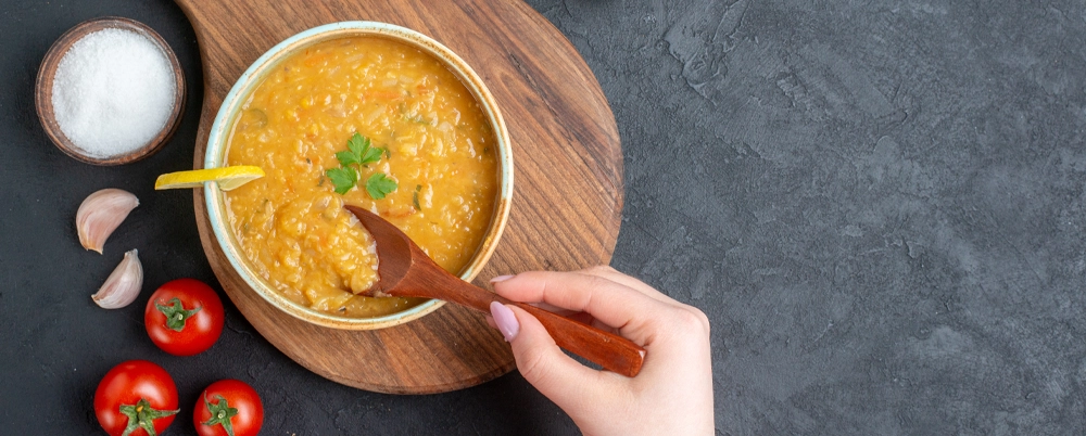 بعد از جراحی لثه چی بخوریم؟ راهنمای کامل تغذیه در دوران نقاهت