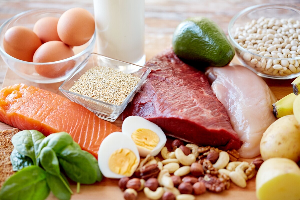 بعد از جراحی لثه چی بخوریم؟ راهنمای کامل تغذیه در دوران نقاهت